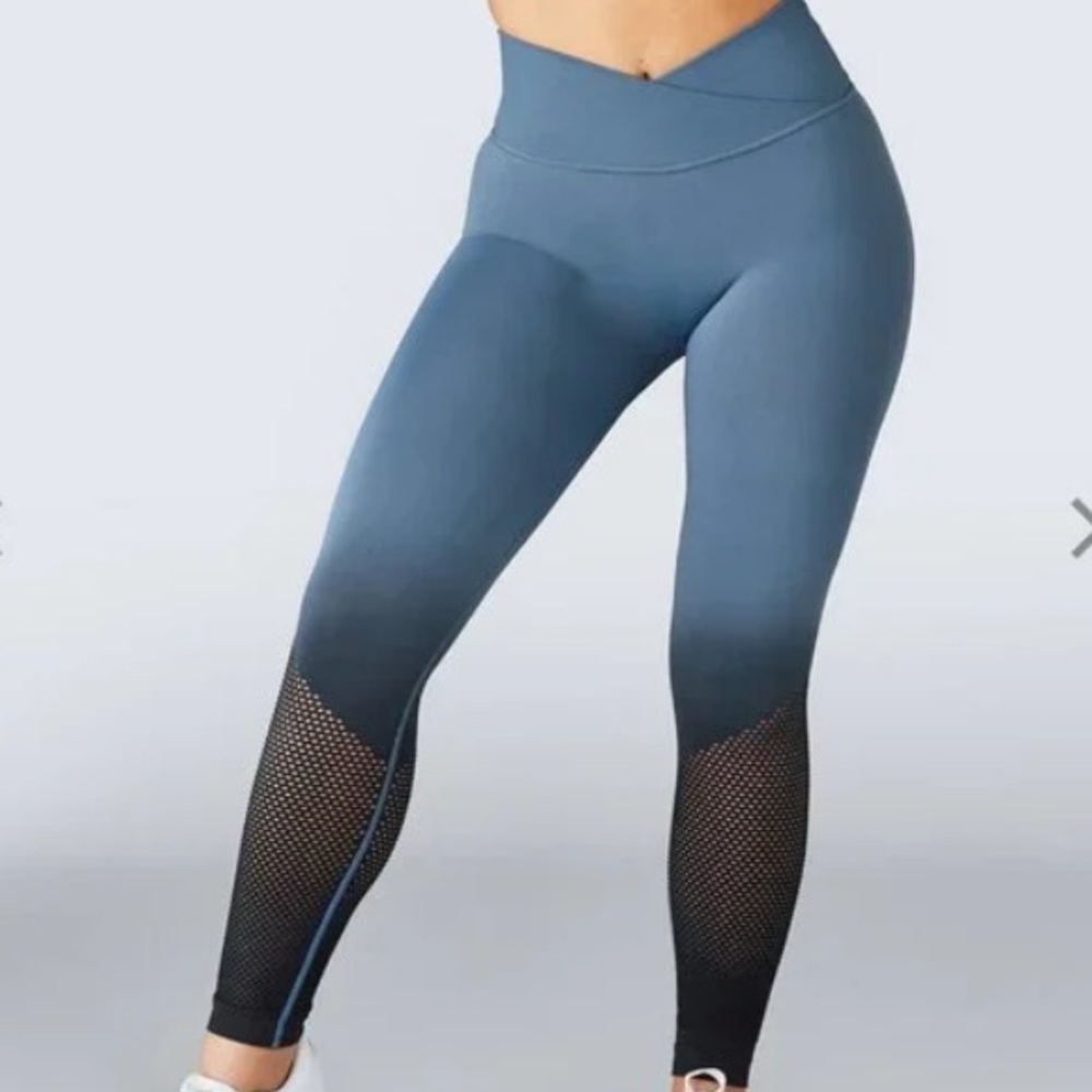 𝅺SHEFIT Seamless Leggings in Washed Denim Ombre Size Medium breathable w…